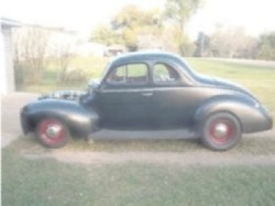 1940 Ford coupe without hood copy.jpg
